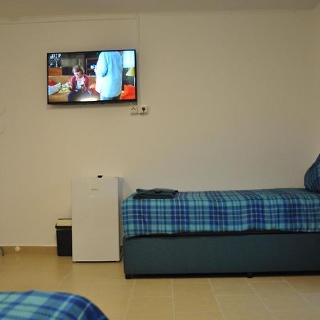 Weisenau Plaza Hostel ไมนซ์ ภายนอก รูปภาพ