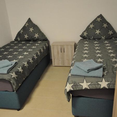 Weisenau Plaza Hostel ไมนซ์ ภายนอก รูปภาพ
