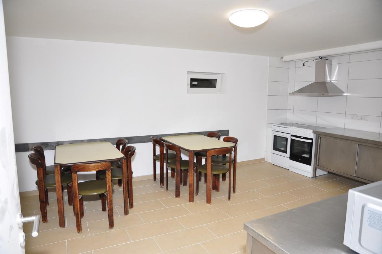 Weisenau Plaza Hostel ไมนซ์ ภายนอก รูปภาพ