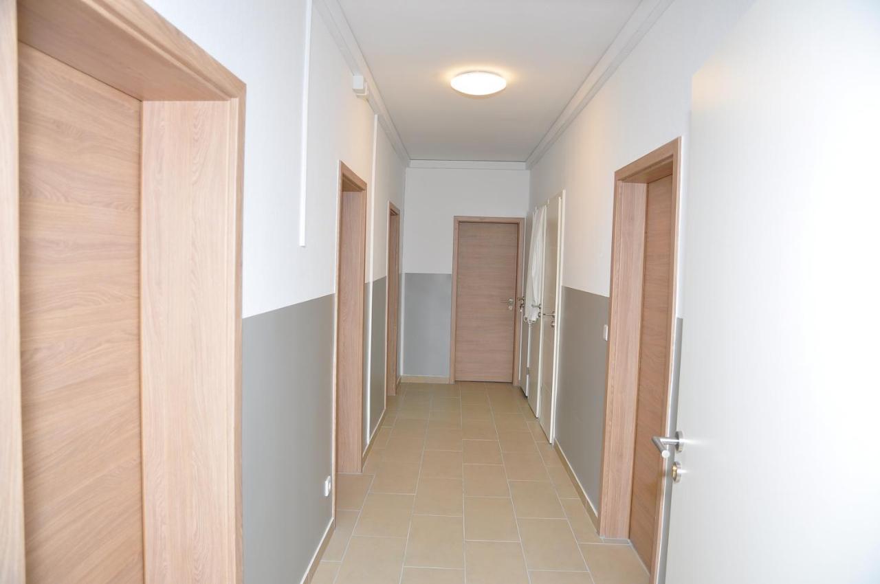 Weisenau Plaza Hostel ไมนซ์ ภายนอก รูปภาพ