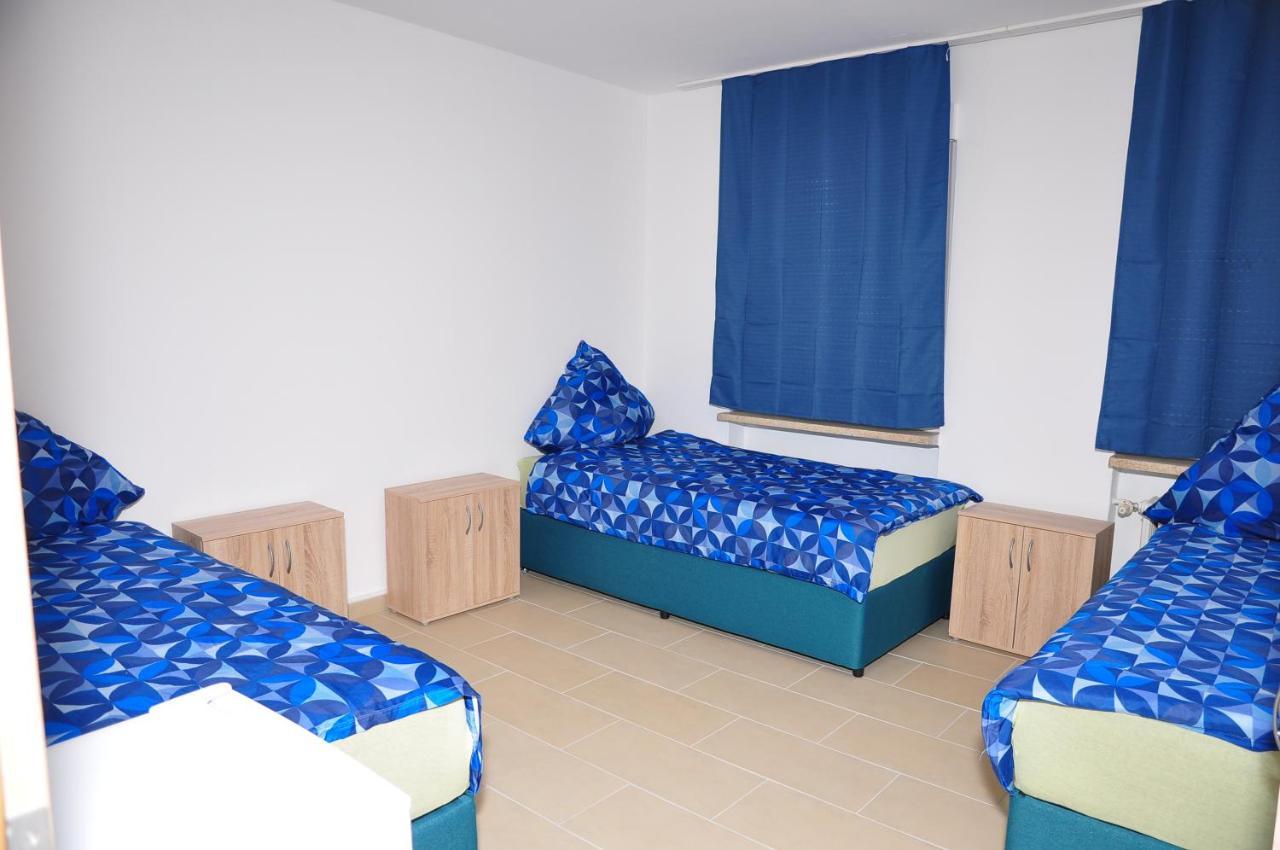 Weisenau Plaza Hostel ไมนซ์ ภายนอก รูปภาพ