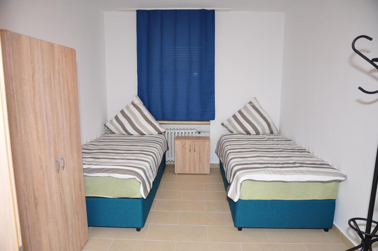 Weisenau Plaza Hostel ไมนซ์ ภายนอก รูปภาพ