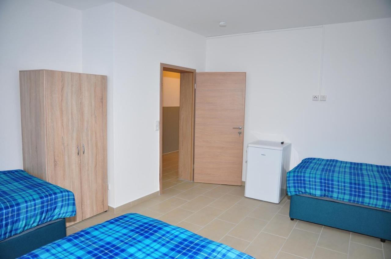 Weisenau Plaza Hostel ไมนซ์ ภายนอก รูปภาพ