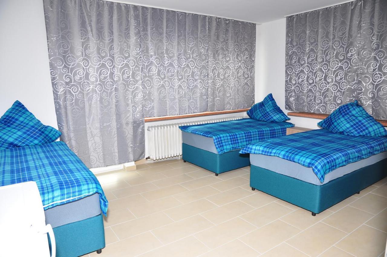 Weisenau Plaza Hostel ไมนซ์ ภายนอก รูปภาพ