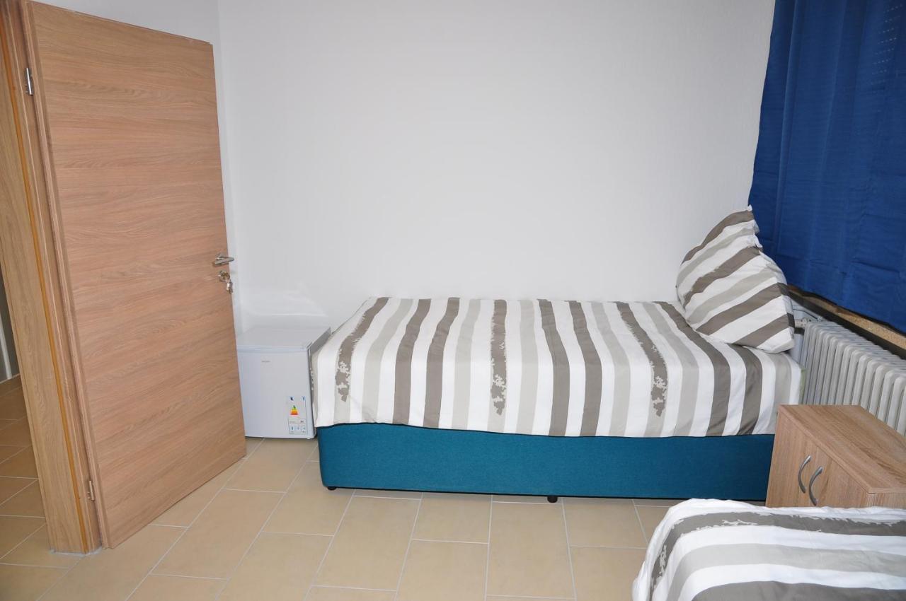 Weisenau Plaza Hostel ไมนซ์ ภายนอก รูปภาพ