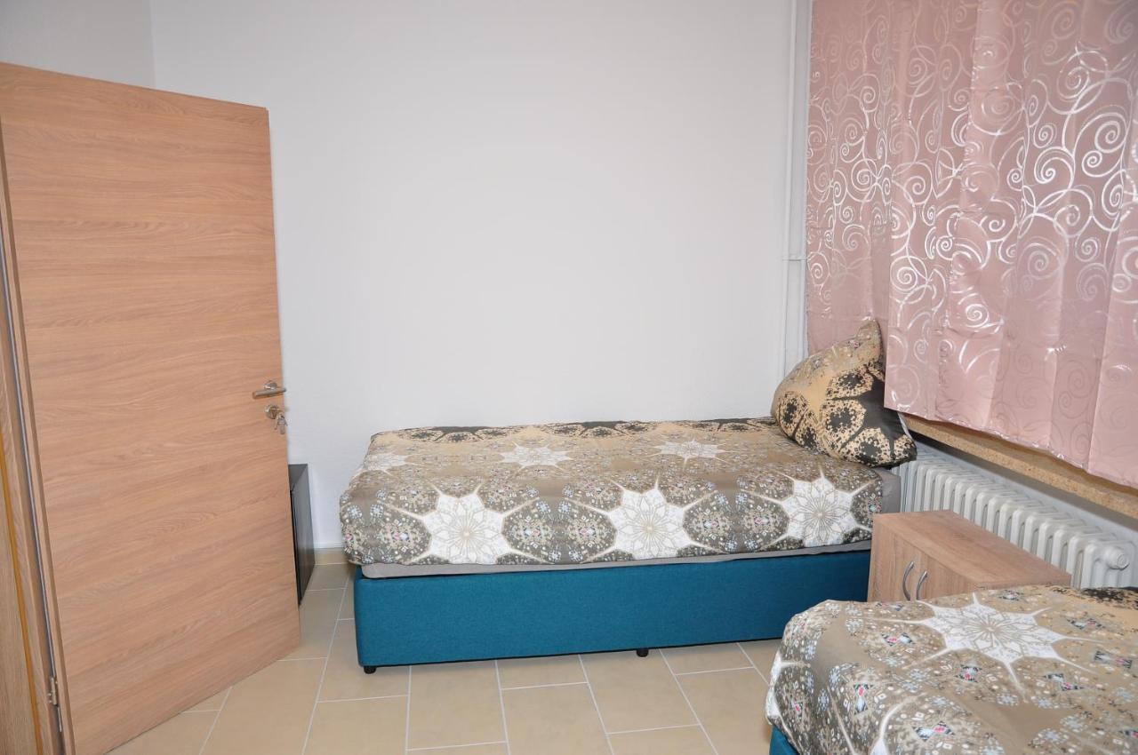 Weisenau Plaza Hostel ไมนซ์ ภายนอก รูปภาพ