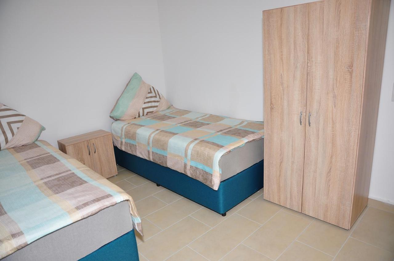 Weisenau Plaza Hostel ไมนซ์ ภายนอก รูปภาพ
