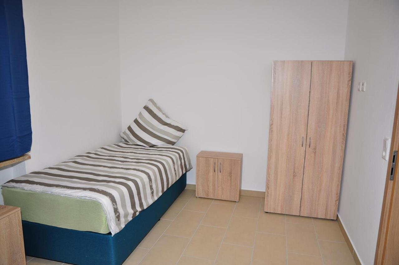 Weisenau Plaza Hostel ไมนซ์ ภายนอก รูปภาพ