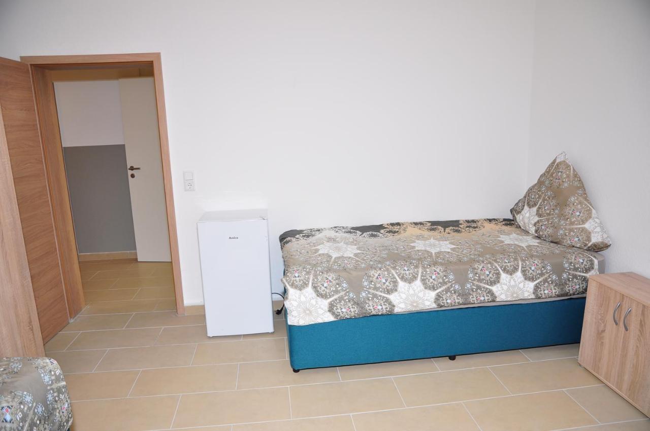 Weisenau Plaza Hostel ไมนซ์ ภายนอก รูปภาพ