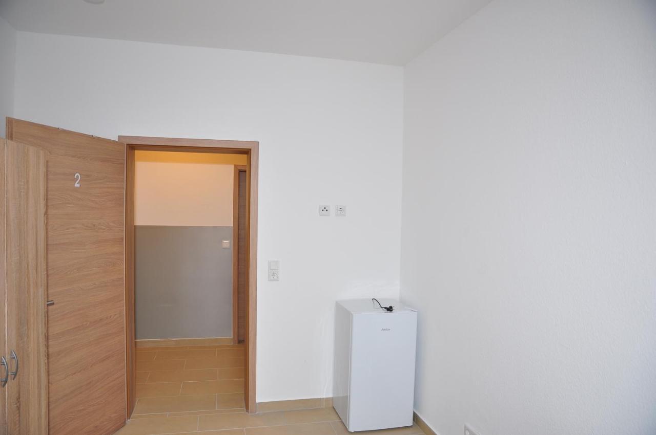 Weisenau Plaza Hostel ไมนซ์ ภายนอก รูปภาพ