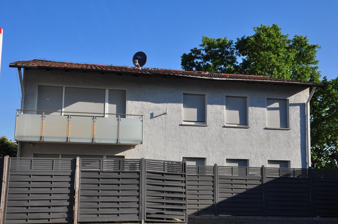 Weisenau Plaza Hostel ไมนซ์ ภายนอก รูปภาพ