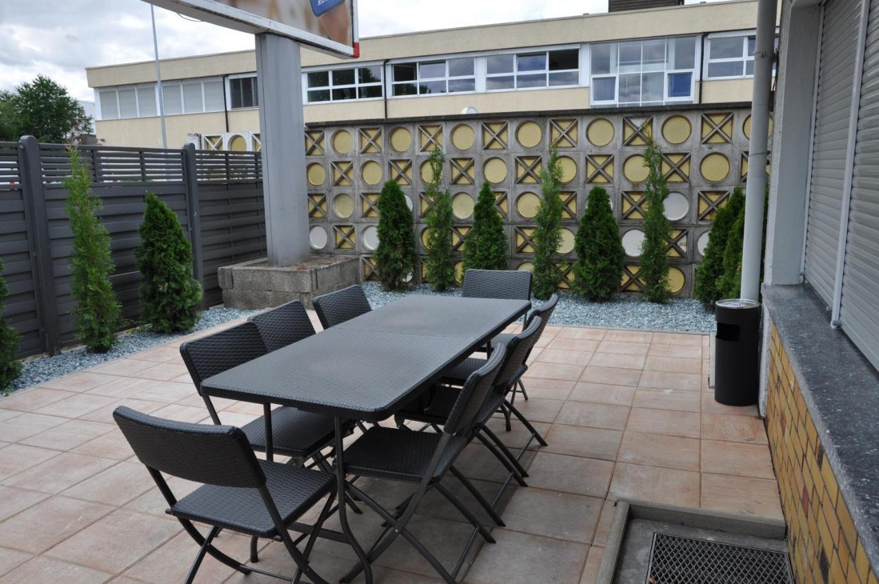 Weisenau Plaza Hostel ไมนซ์ ภายนอก รูปภาพ