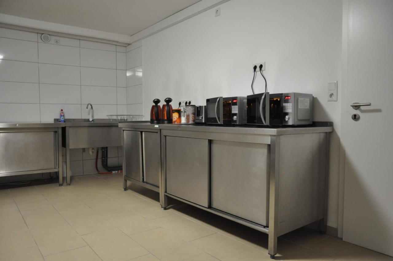 Weisenau Plaza Hostel ไมนซ์ ภายนอก รูปภาพ