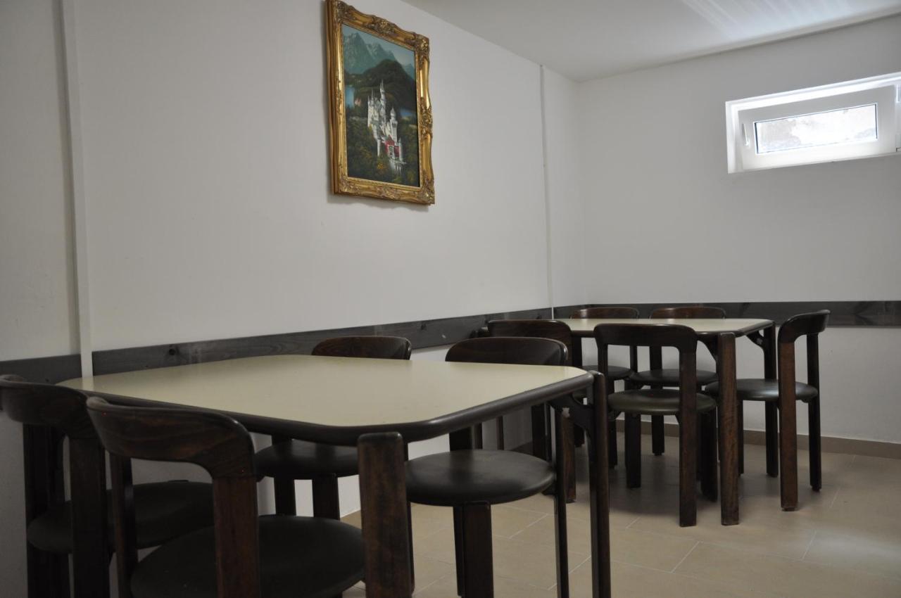 Weisenau Plaza Hostel ไมนซ์ ภายนอก รูปภาพ