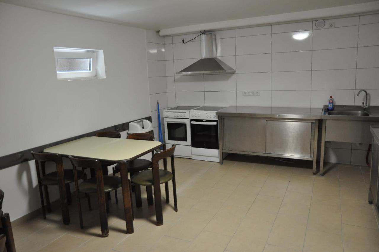 Weisenau Plaza Hostel ไมนซ์ ภายนอก รูปภาพ