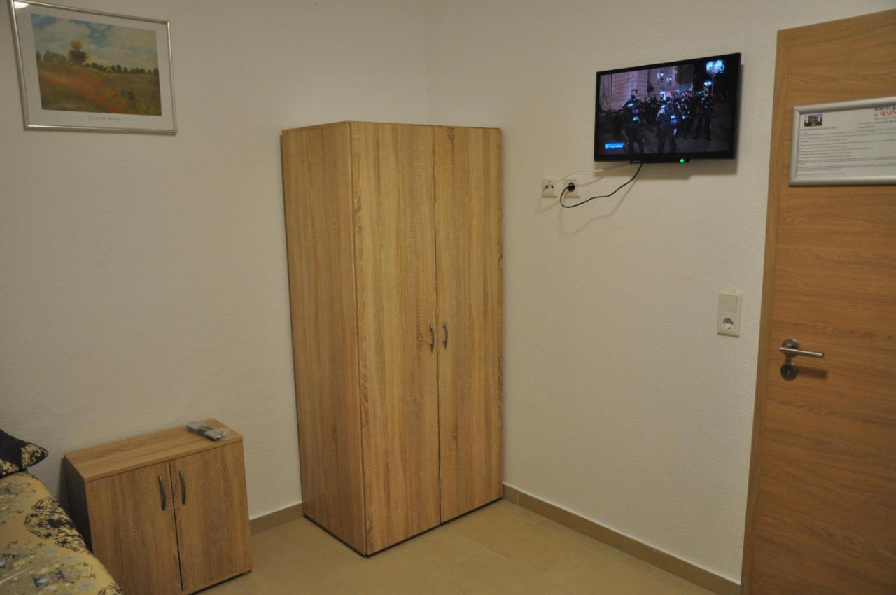 Weisenau Plaza Hostel ไมนซ์ ภายนอก รูปภาพ