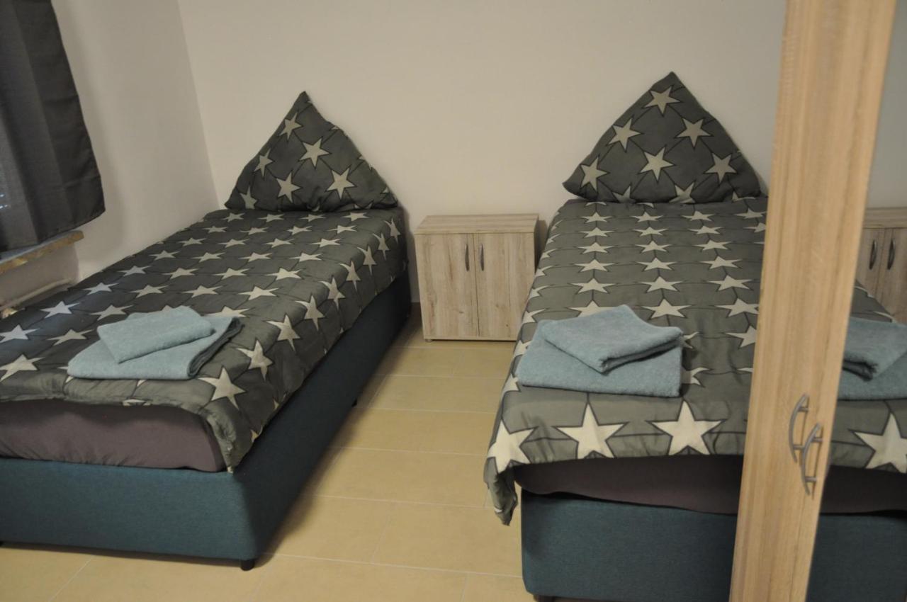 Weisenau Plaza Hostel ไมนซ์ ภายนอก รูปภาพ