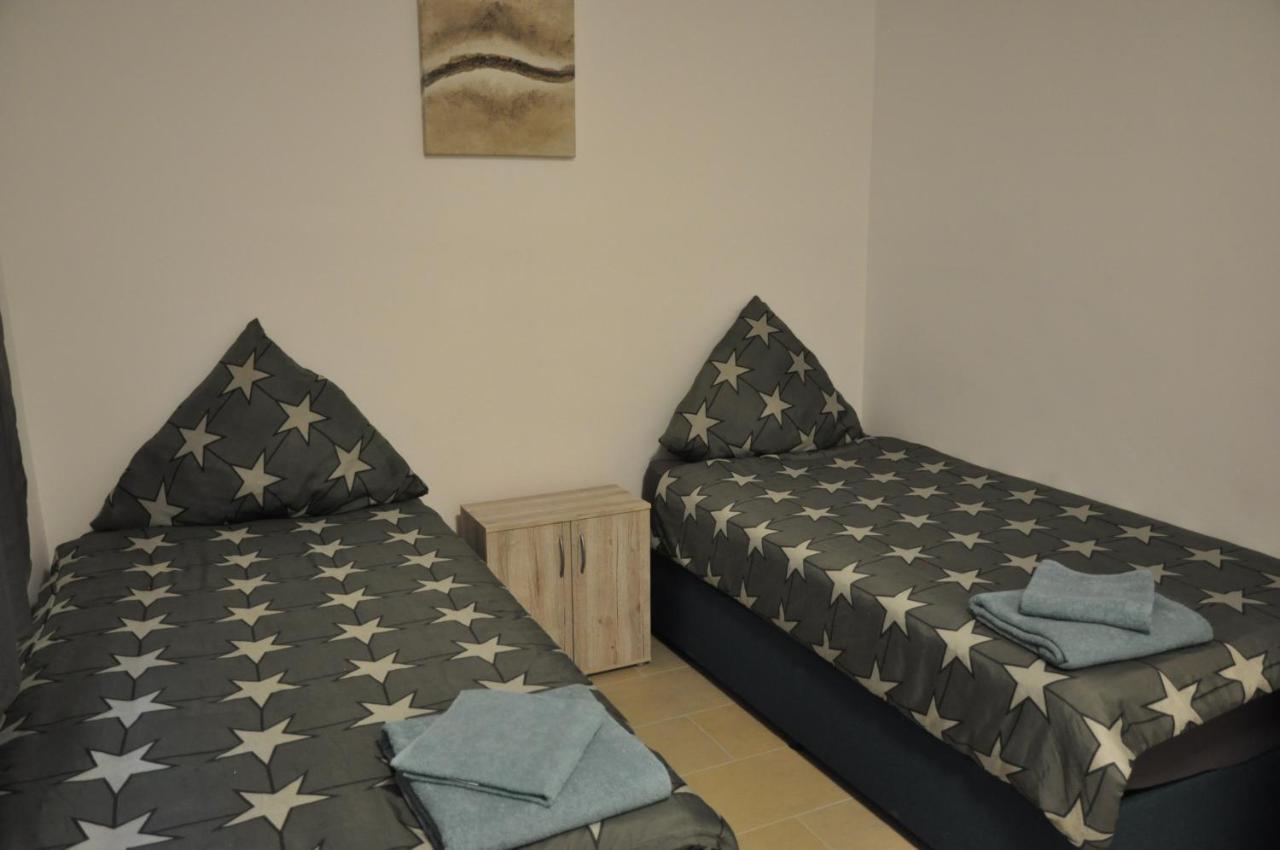 Weisenau Plaza Hostel ไมนซ์ ภายนอก รูปภาพ